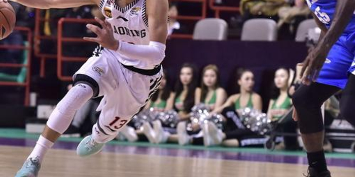 两人情绪高 两人情绪高