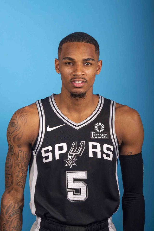 她在从病痛 她在从病痛