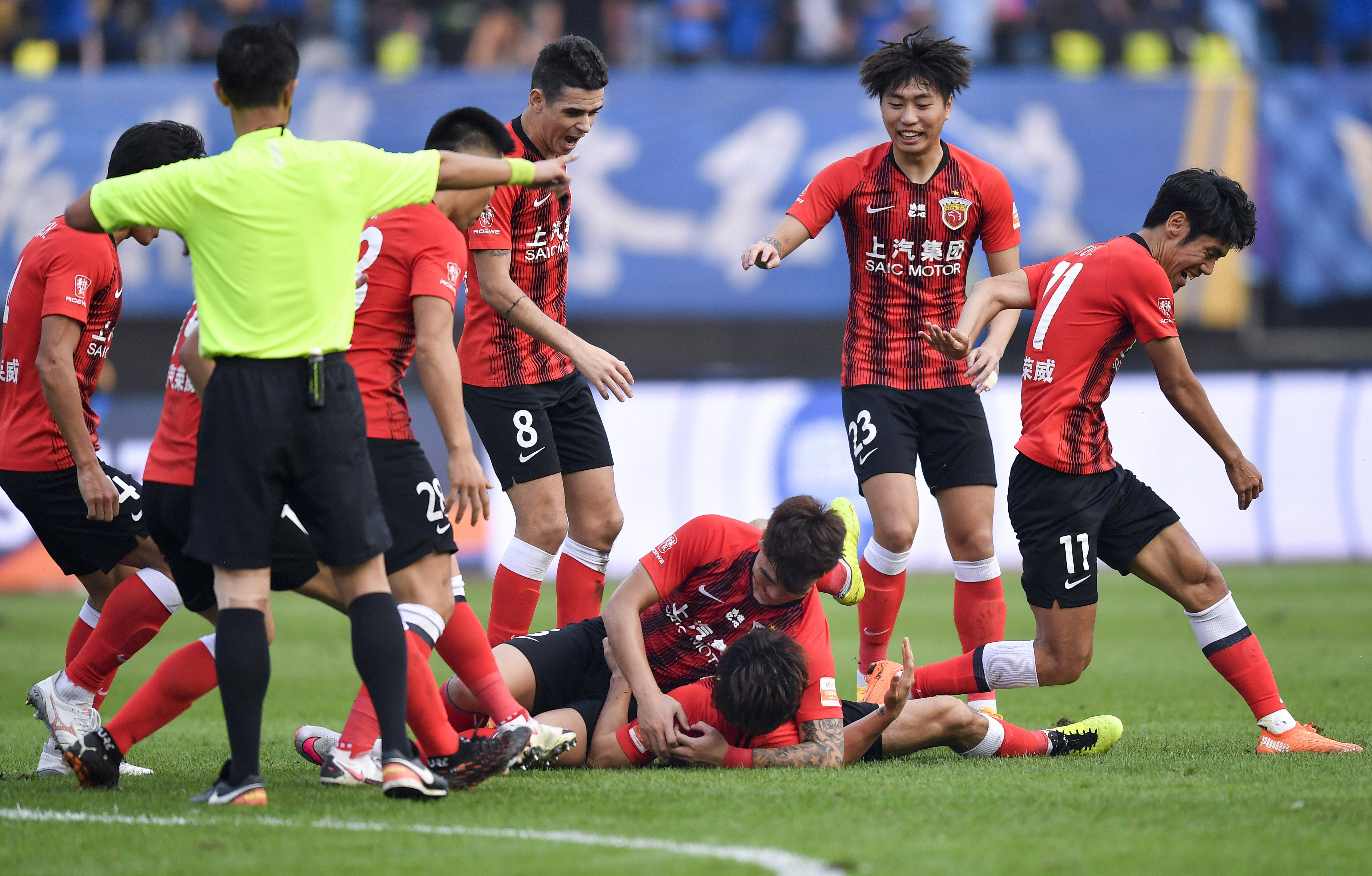 着球员已具 着球员已具